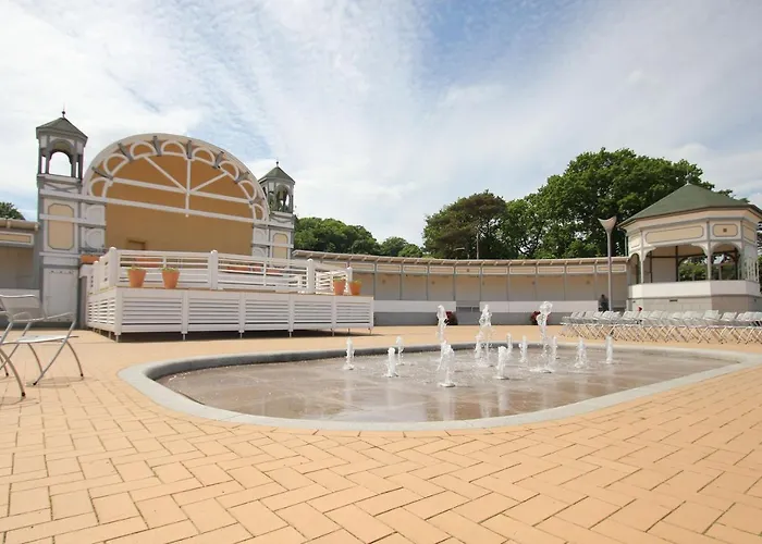 Photo de Mit Meerblick Und Terrasse, Gratis Nutzung Vom Ahoi Erlebnisbad Und Sauna In Sellin - Meeresblick Fewo 68 Goehren 