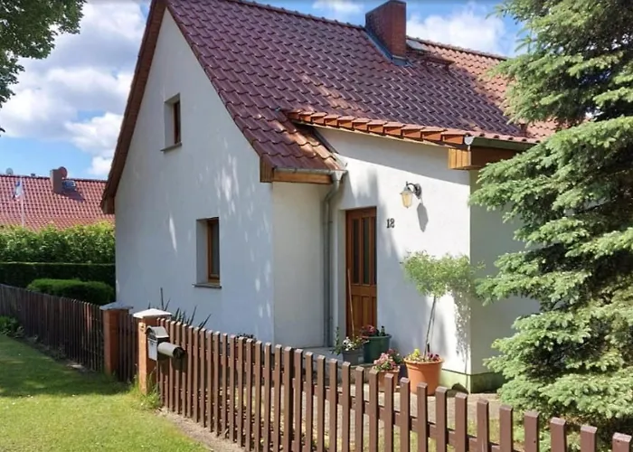 Kleines Gruenes Haus In Der Seenplatte Carpin photo