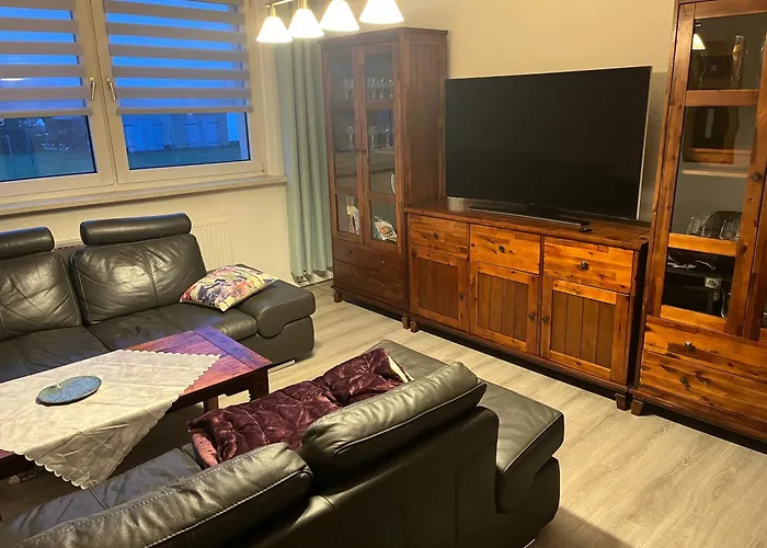 Photo de Charmante 2 Zimmer-Wohnung 55Qm Mit Gartenblick Pokrent