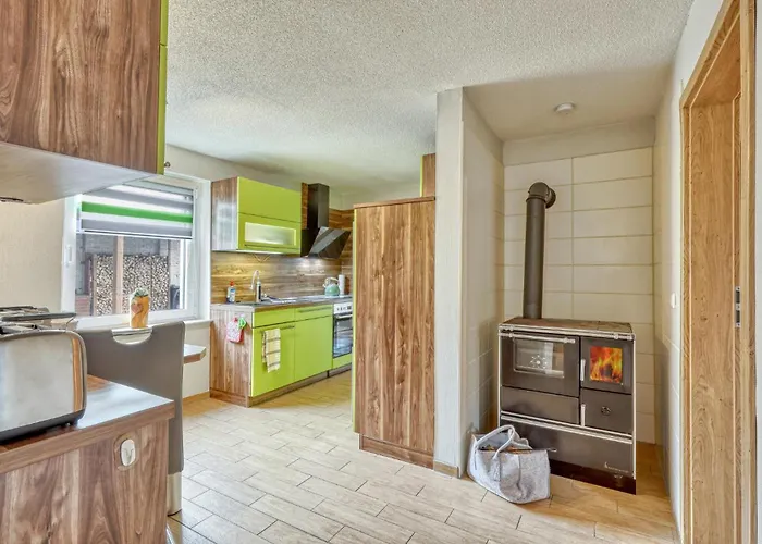 Amazing Home In Breesen Ot Kaluebbe Lebbin foto